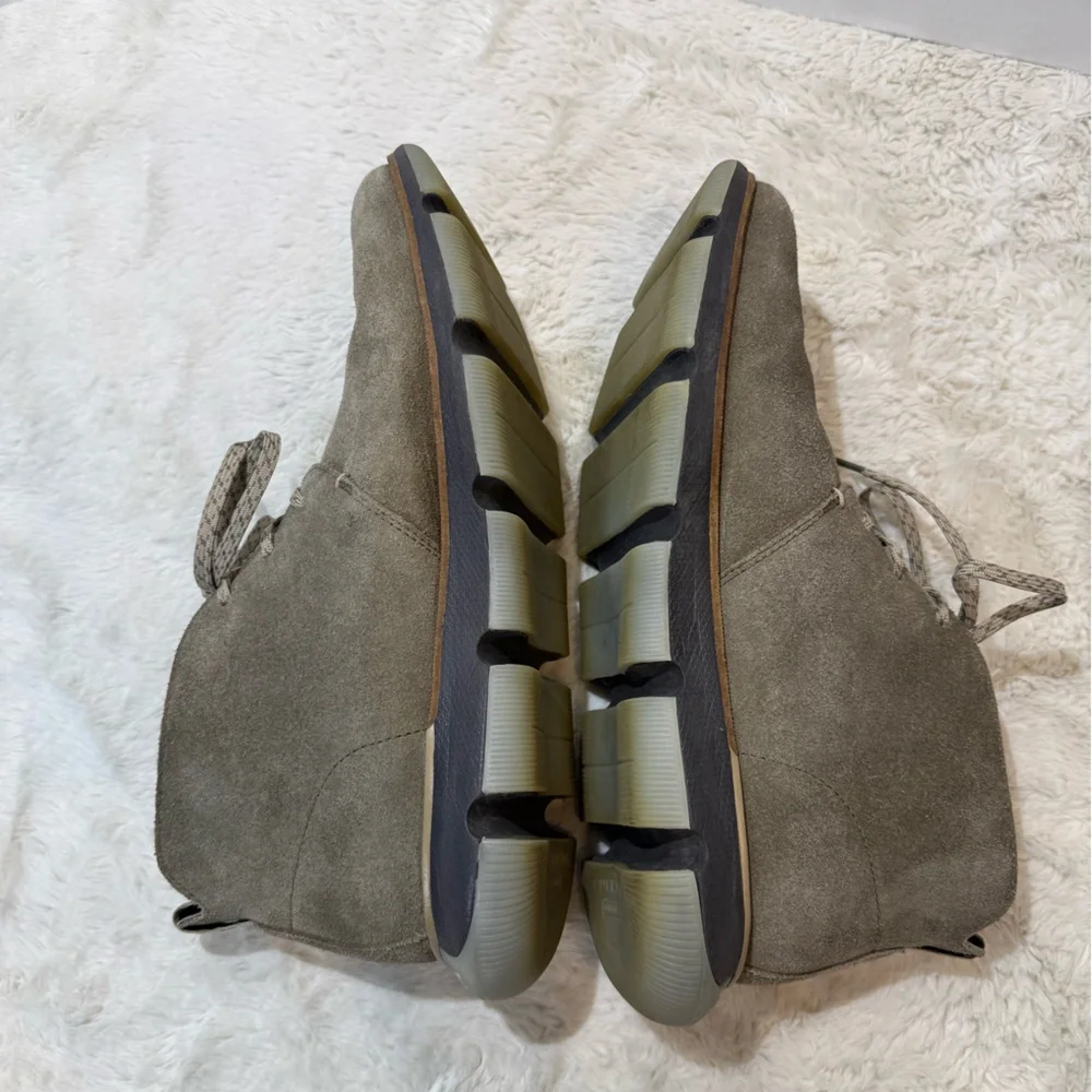 Cole Haan size 8 ZEROGRAND waterproof suede Chukka boots in stone gray